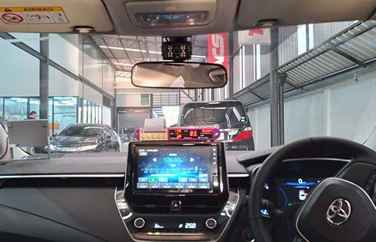 หน้าจอและเครื่องอ่านใบขับขี่ Taxi OK