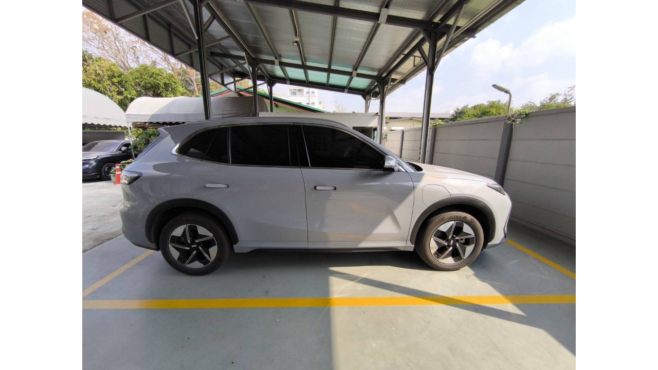 รถไฟฟ้า EV Side View 2